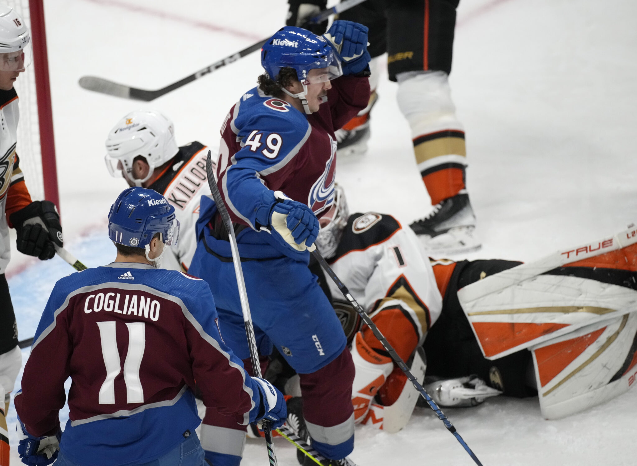 Avalanche Sam Girard nhl