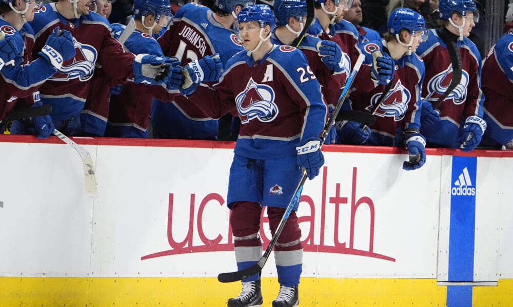 Avalanche MacKinnon nhl hart trophy